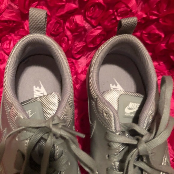 Nike Women's Air Max Thea SE Running Shoe - Picture 5 of 8